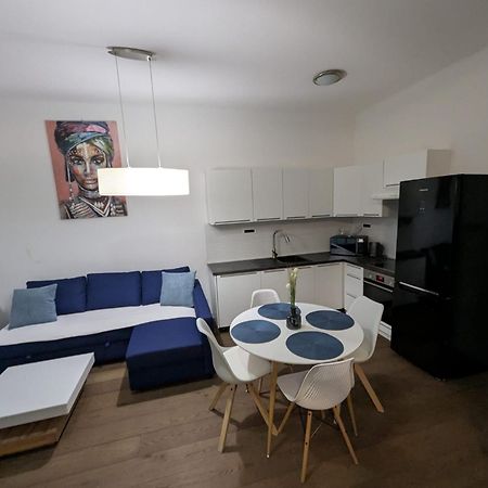 Fantabulous Downtown Abode W King Bed, 65" Tv, Washer And Tumble Dryer Zágráb Kültér fotó