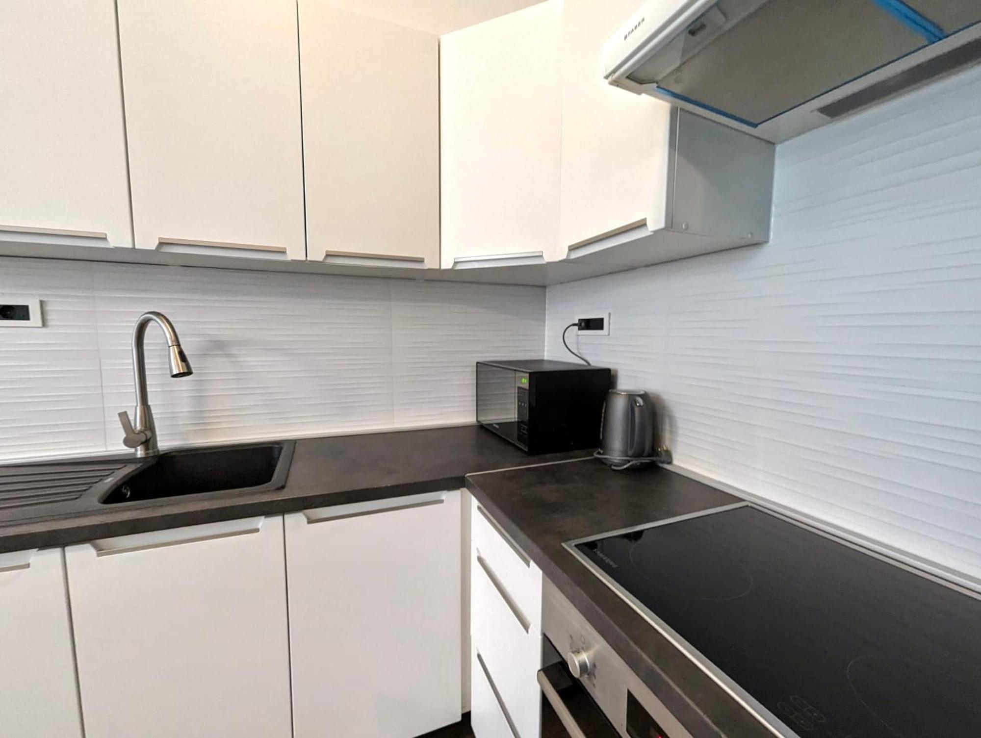 Fantabulous Downtown Abode W King Bed, 65" Tv, Washer And Tumble Dryer Zágráb Kültér fotó