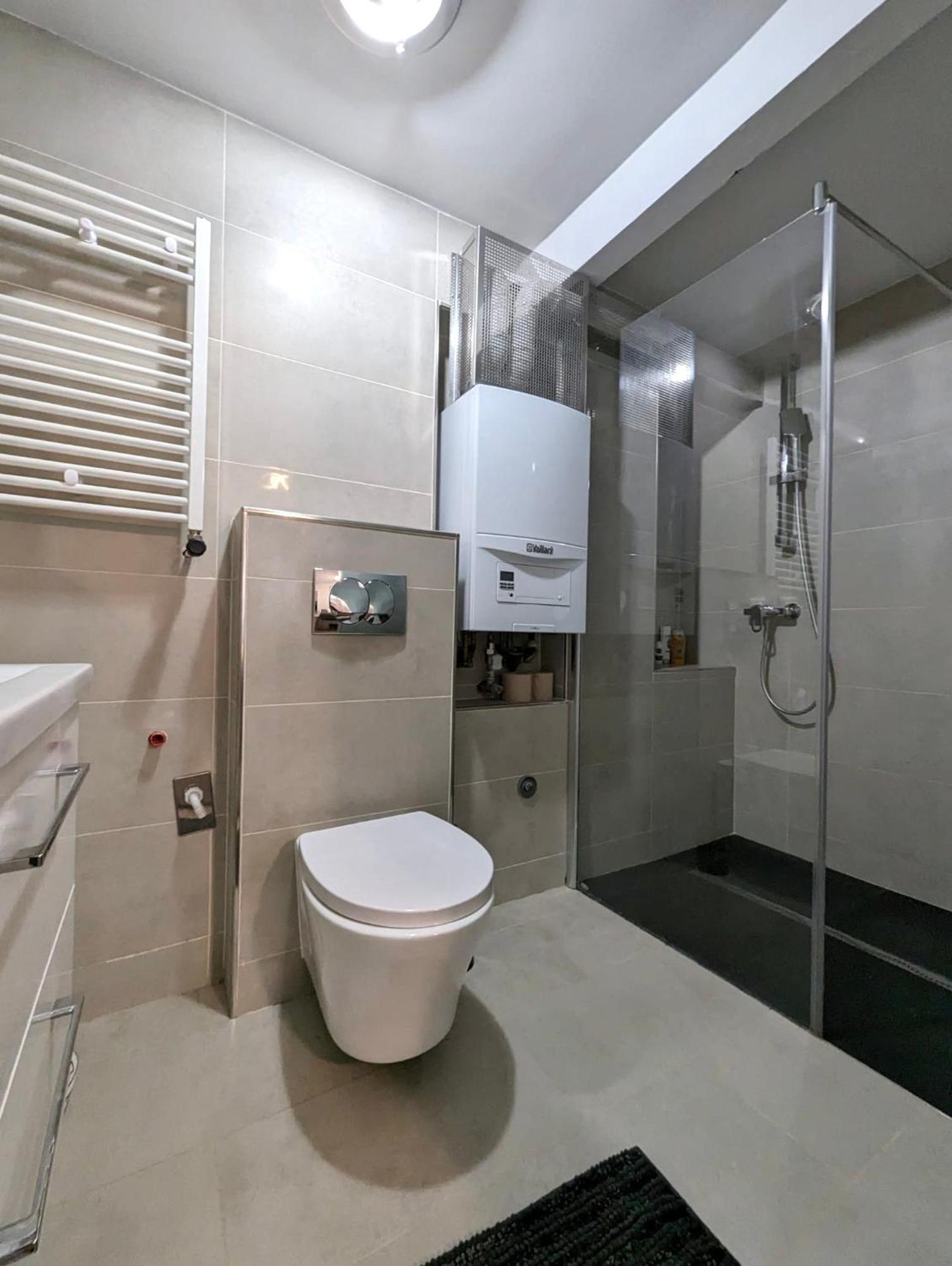 Fantabulous Downtown Abode W King Bed, 65" Tv, Washer And Tumble Dryer Zágráb Kültér fotó